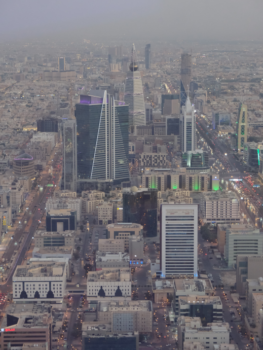 Bilde av skyskapere og gater i Riyadh.