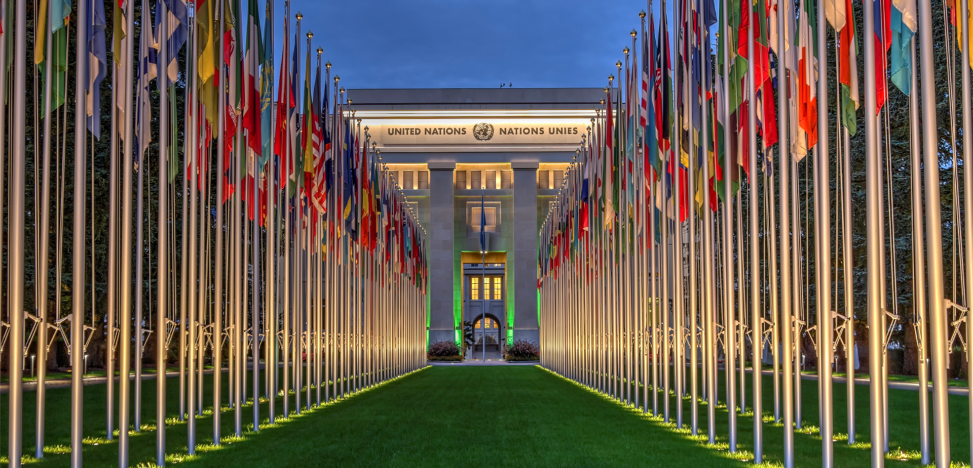 Image contains the UN building and flags 