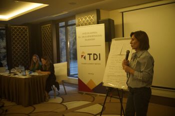 Interesting discussions at the course. Photo: TDI